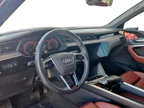 Audi e-tron S Sportback 370 kW / 503 CP thumbnail