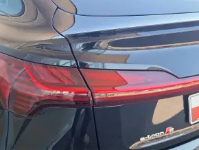 Audi e-tron S Sportback 370 kW / 503 CP thumbnail
