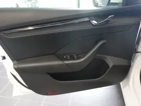 Škoda OCTAVIA COMBI AMBITION 2.0 TDI DSG thumbnail