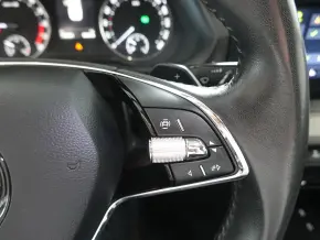 Škoda OCTAVIA COMBI AMBITION 2.0 TDI DSG thumbnail