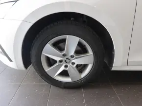 Škoda OCTAVIA COMBI AMBITION 2.0 TDI DSG thumbnail
