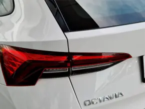 Škoda OCTAVIA COMBI AMBITION 2.0 TDI DSG thumbnail