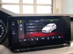 Škoda OCTAVIA COMBI AMBITION 2.0 TDI DSG thumbnail