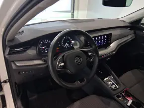 Škoda OCTAVIA COMBI AMBITION 2.0 TDI DSG thumbnail