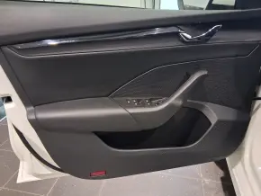 Škoda OCTAVIA COMBI AMBITION 2.0 TDI DSG thumbnail