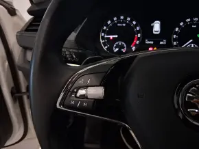 Škoda OCTAVIA COMBI AMBITION 2.0 TDI DSG thumbnail