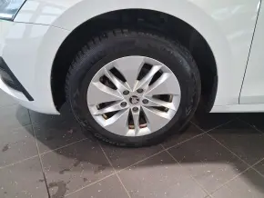 Škoda OCTAVIA COMBI AMBITION 2.0 TDI DSG thumbnail
