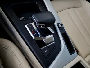 A4 Avant S Line 40 TDI quattro thumbnail