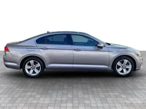 VW Noul Passat Comfortline 2.0 TDI DSG thumbnail