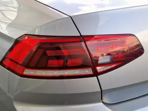 VW Noul Passat Comfortline 2.0 TDI DSG thumbnail