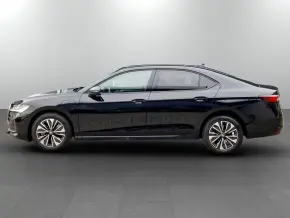 Superb Selection PHEV thumbnail