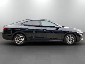 Superb Selection PHEV thumbnail