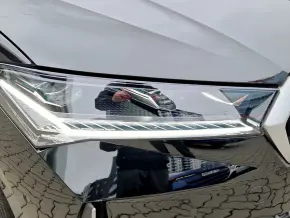 Superb Selection PHEV thumbnail