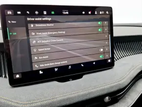 Superb Selection PHEV thumbnail