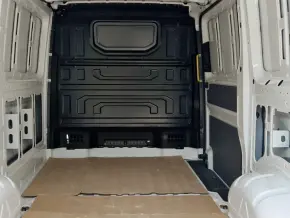 VW Crafter 3.5 Furgon L3H2 FWD 103kW thumbnail