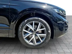 VW Touareg R-Line V6 TDI thumbnail
