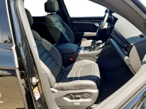 VW Touareg R-Line V6 TDI thumbnail