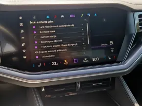 VW Touareg R-Line V6 TDI thumbnail