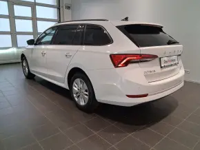 Škoda OCTAVIA COMBI AMBITION 2.0 TDI DSG thumbnail