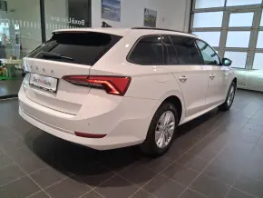 Škoda OCTAVIA COMBI AMBITION 2.0 TDI DSG thumbnail