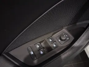 Škoda OCTAVIA COMBI AMBITION 2.0 TDI DSG thumbnail