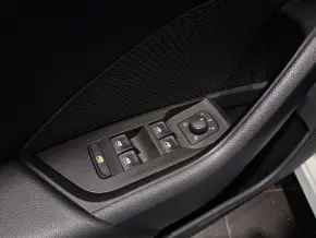 Škoda OCTAVIA COMBI AMBITION 2.0 TDI DSG thumbnail