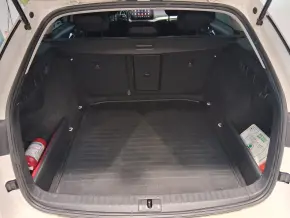 Škoda OCTAVIA COMBI AMBITION 2.0 TDI DSG thumbnail
