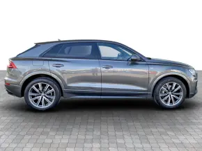Audi Q8 55 TFSI quattro thumbnail