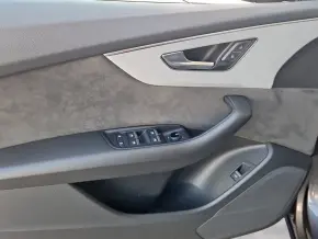 Audi Q8 55 TFSI quattro thumbnail