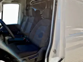 VW Crafter 3.5 Furgon L3H3 FWD 103kW thumbnail