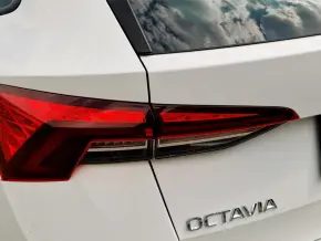 Škoda OCTAVIA COMBI AMBITION 2.0 TDI DSG thumbnail