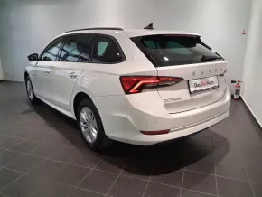 Škoda OCTAVIA COMBI AMBITION 2.0 TDI DSG thumbnail