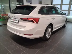 Škoda OCTAVIA COMBI AMBITION 2.0 TDI DSG thumbnail