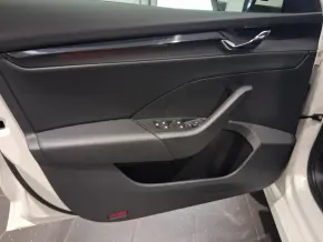 Škoda OCTAVIA COMBI AMBITION 2.0 TDI DSG thumbnail