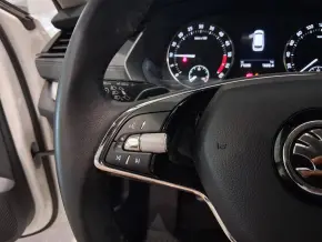 Škoda OCTAVIA COMBI AMBITION 2.0 TDI DSG thumbnail