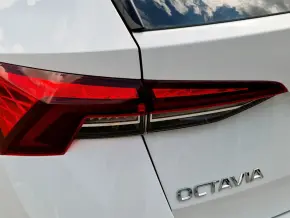 Škoda OCTAVIA COMBI AMBITION 2.0 TDI DSG thumbnail
