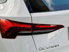 Škoda OCTAVIA COMBI AMBITION 2.0 TDI DSG thumbnail