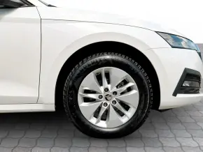 Škoda OCTAVIA COMBI AMBITION 2.0 TDI DSG thumbnail