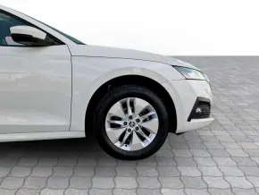 Škoda OCTAVIA COMBI AMBITION 2.0 TDI DSG thumbnail