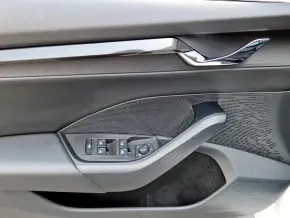 Škoda OCTAVIA COMBI AMBITION 2.0 TDI DSG thumbnail