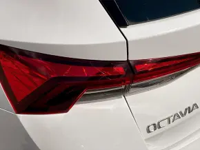 Škoda OCTAVIA COMBI AMBITION 2.0 TDI DSG thumbnail