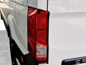 VW Crafter 3.5 Furgon L4H3 FWD 103kW thumbnail