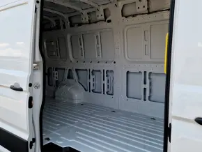 VW Crafter 3.5 Furgon L4H3 FWD 103kW thumbnail