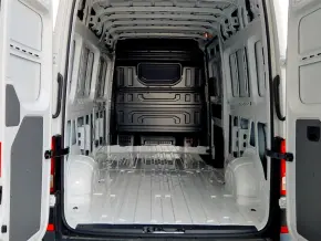 VW Crafter 3.5 Furgon L4H3 FWD 103kW thumbnail