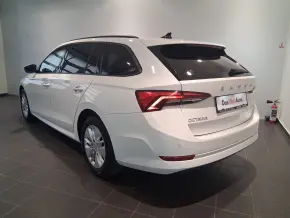 Škoda OCTAVIA COMBI AMBITION 2.0 TDI thumbnail