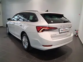 Škoda OCTAVIA COMBI AMBITION 2.0 TDI DSG thumbnail