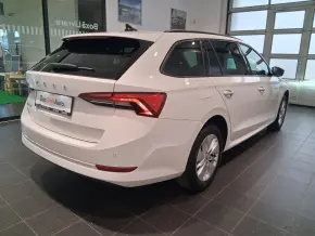 Škoda OCTAVIA COMBI AMBITION 2.0 TDI DSG thumbnail