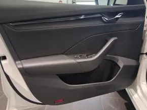 Škoda OCTAVIA COMBI AMBITION 2.0 TDI DSG thumbnail