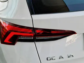 Škoda OCTAVIA COMBI AMBITION 2.0 TDI DSG thumbnail