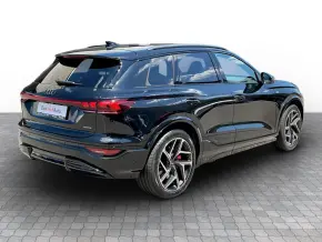 Audi Q6 e-tron quattro thumbnail